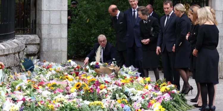 EN VIVO: La familia real rinde honores en privado a Isabel II en Balmoral