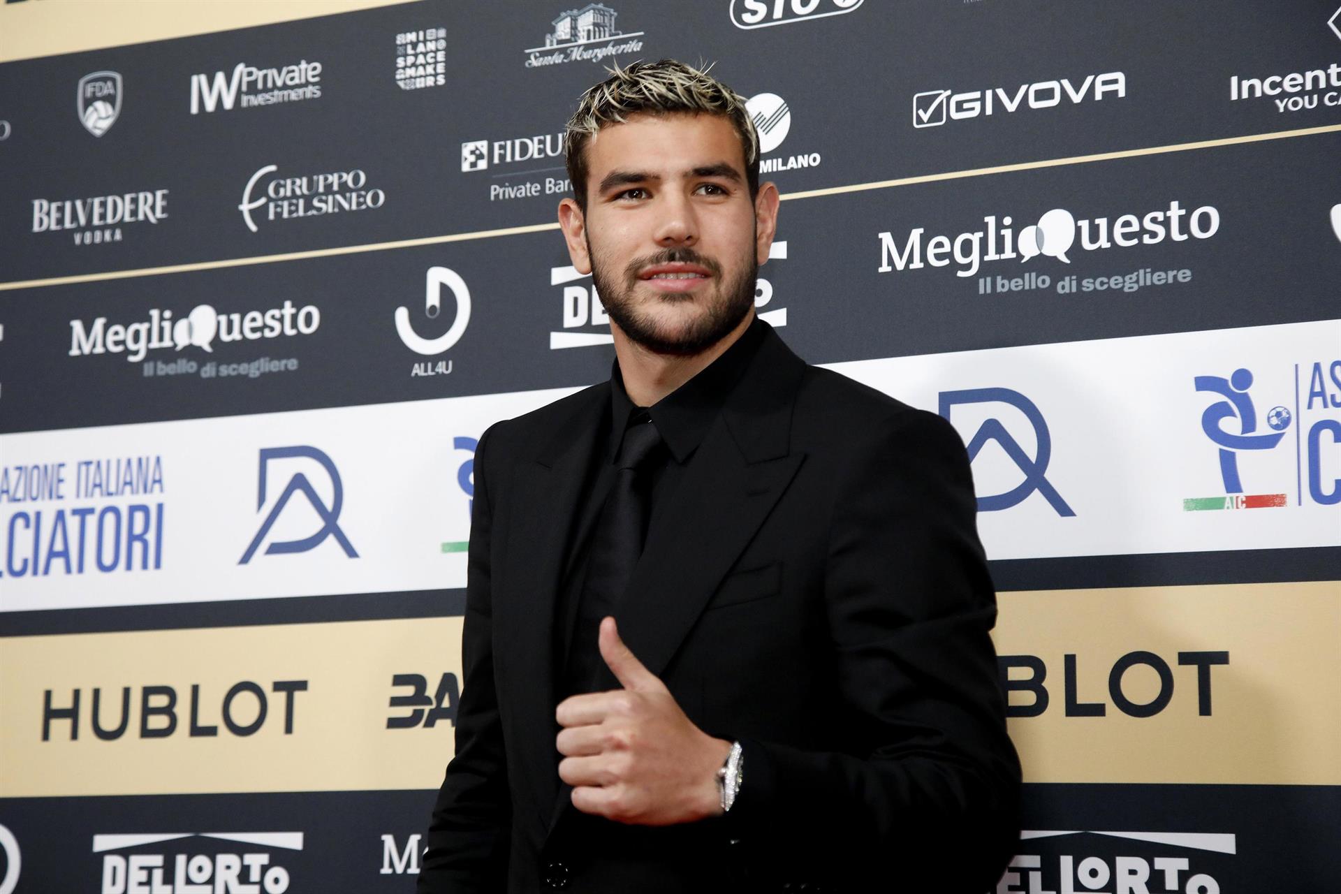 Theo Hernández disipa las dudas sobre su futuro: Quiero quedarme en el Milan