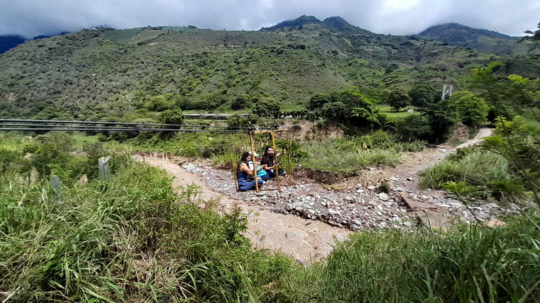 Intentó cruzar con su moto por una “tirolina” en Seboruco… y la tragedia puso a la población de luto