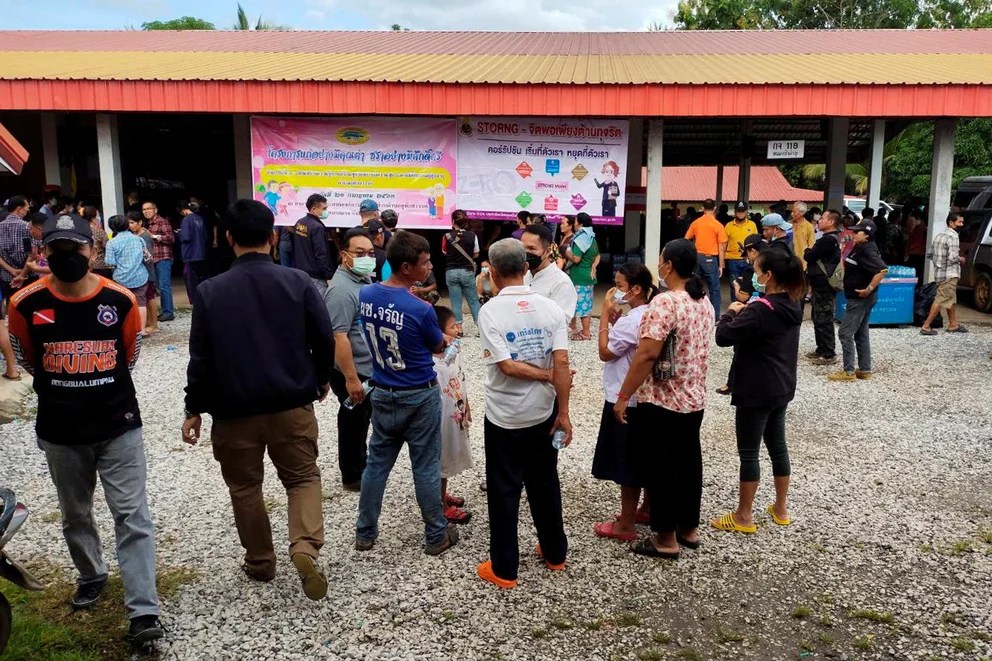 Desesperación y llanto tras la matanza en una guardería de Tailandia