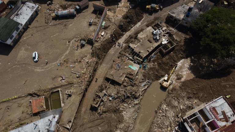 Venezuelan town buries its dead after landslide