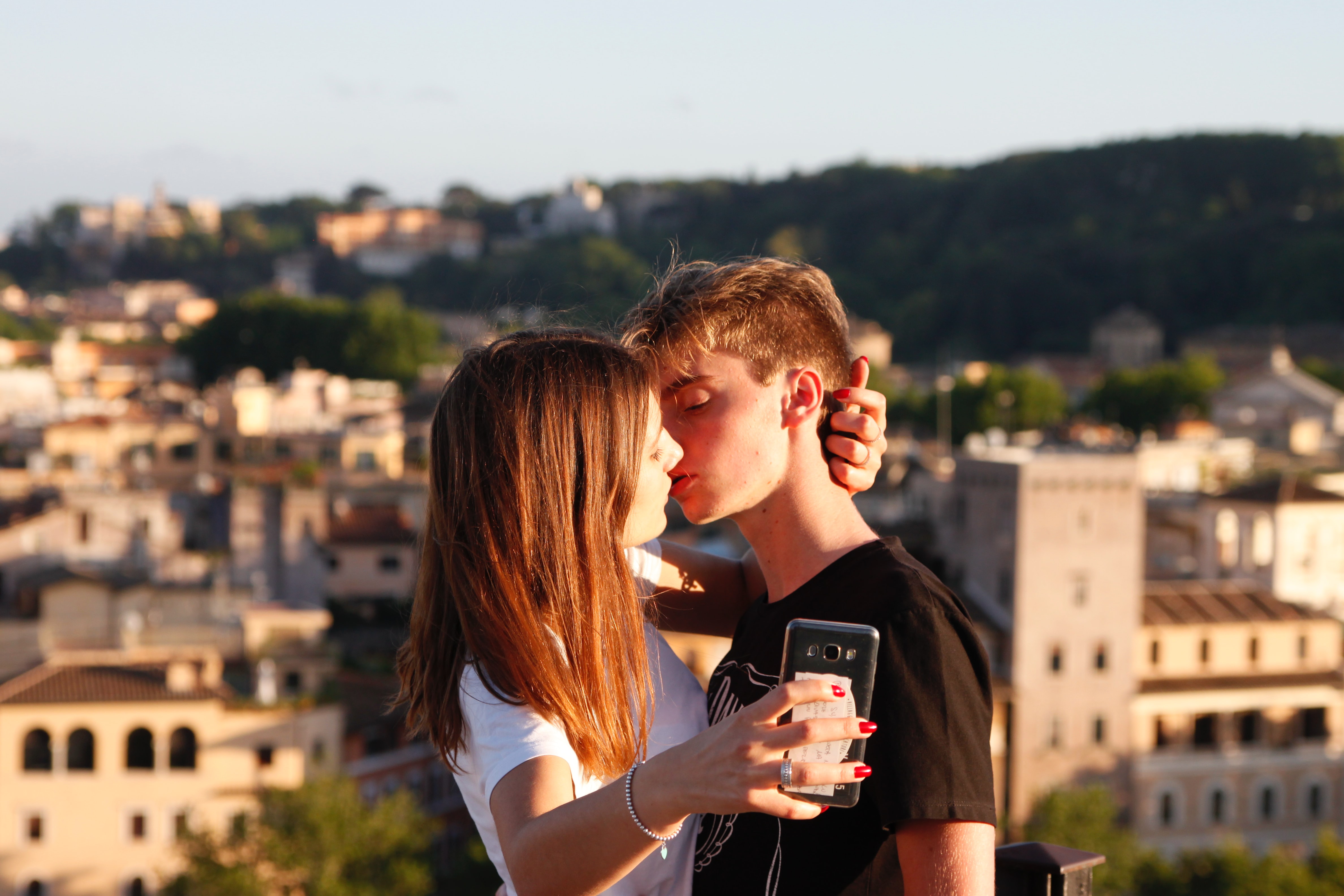 Por qué tu pareja no sube fotos a las redes sociales contigo