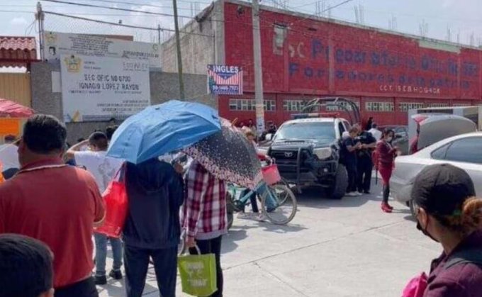 Niño acuchilla a su maestra tras regañarlo por no llevar la tarea