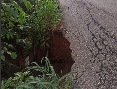 “Tronera” en el borde de una vía amenaza con dejar incomunicada a una parroquia de Bejuma