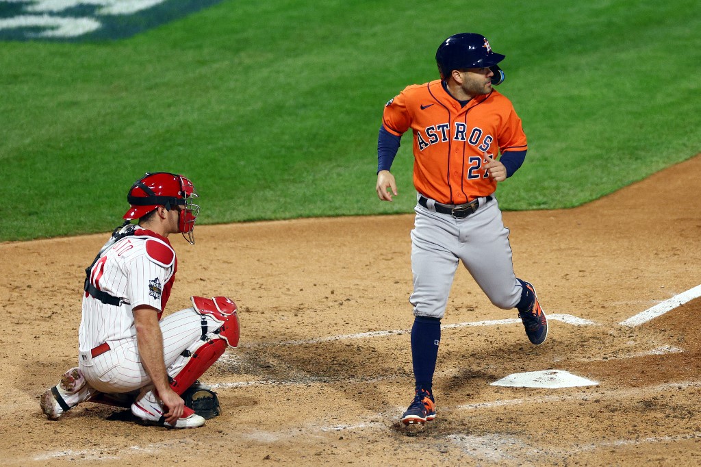 Astros propinaron histórico “no hit no run” a Filis para alargar la Serie Mundial