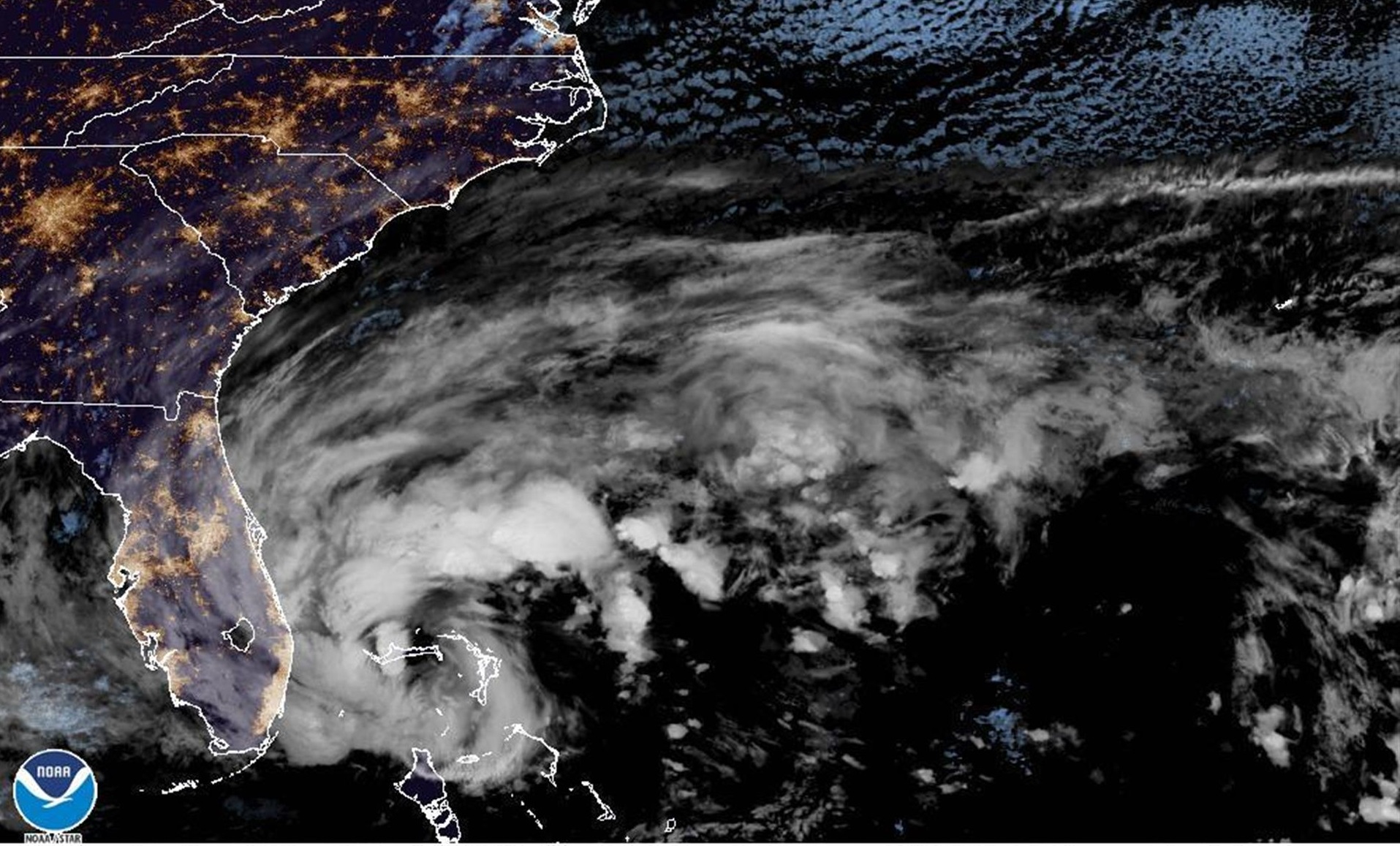 Inundaciones, apagones y daños materiales, la estela de Nicole en Florida (Videos)