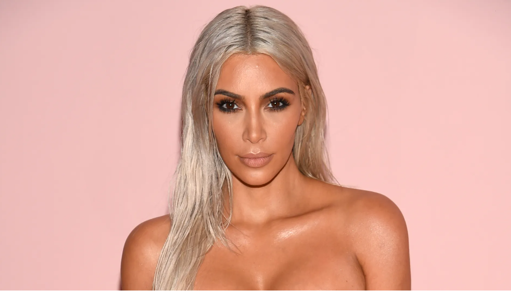 OMG! Kim Kardashian derrite Instagram presumiendo su cuerpazo con diminutos bikinis (FOTOS)