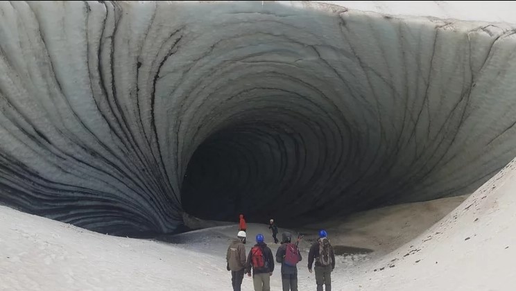 Turista murió aplastado por el desprendimiento de una placa de hielo en Argentina