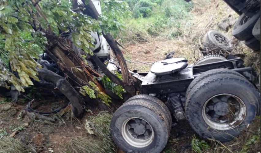 Volcamiento de gandola dejó al menos un afectado en la Autopista Regional del Centro