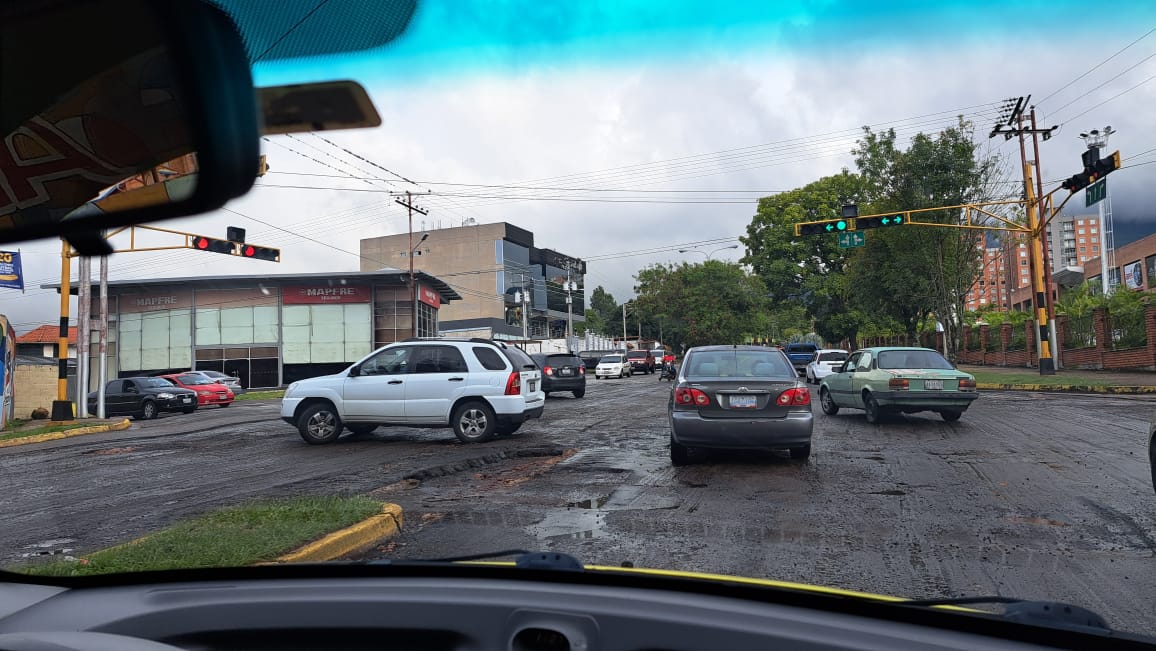 En un año lo que han hecho es pintar huecos y abandonar al Táchira, aseguró el dirigente Fernando Andrade