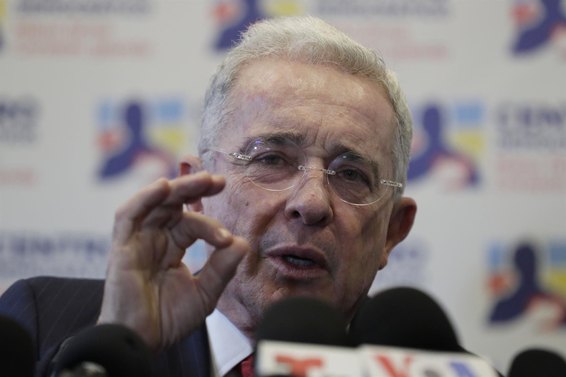 Uribe habló del papel de Maduro para que la guerrilla del ELN suspenda sus crímenes