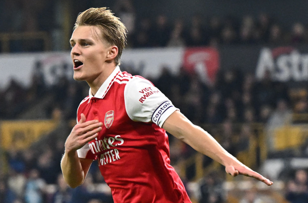 Odegaard extendió el liderato de Arsenal en la Premier League