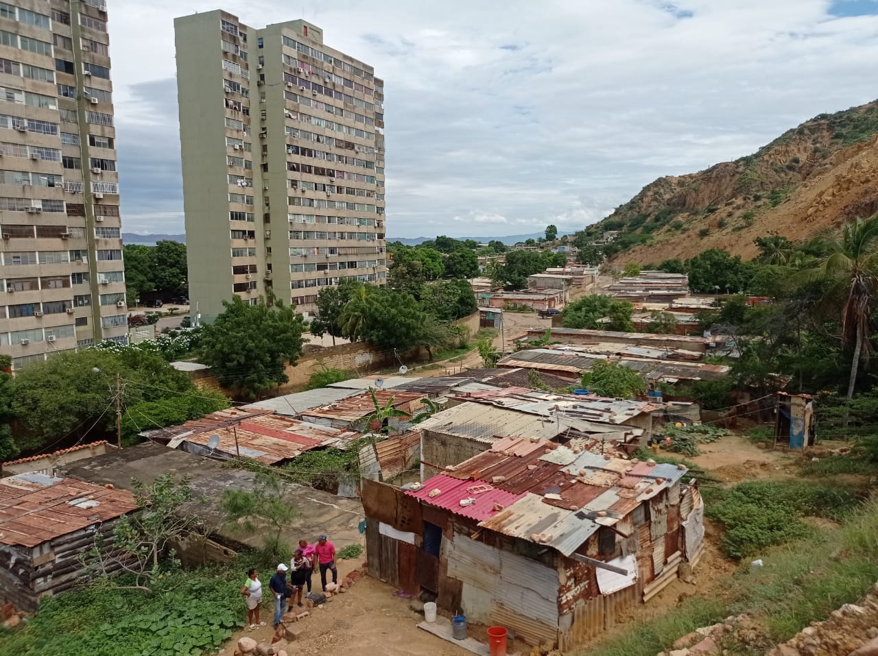 Más de 250 familias de Valle Verde en Cumaná corren el riesgo de ser tapeados por el cerro Pan de Azúcar