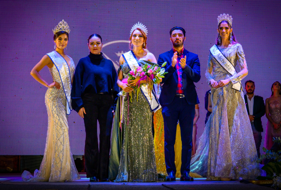 VIDEO: la impactante descarga eléctrica que recibió una reina de belleza sobre el escenario