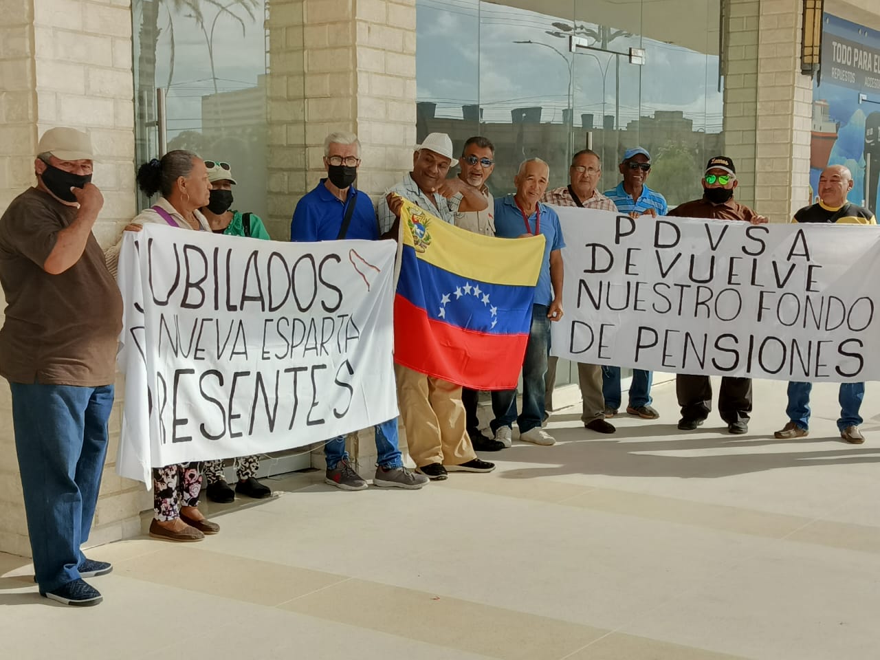 Jubilados de la industria petrolera rechazan pago en petros de intereses del fondo de pensiones