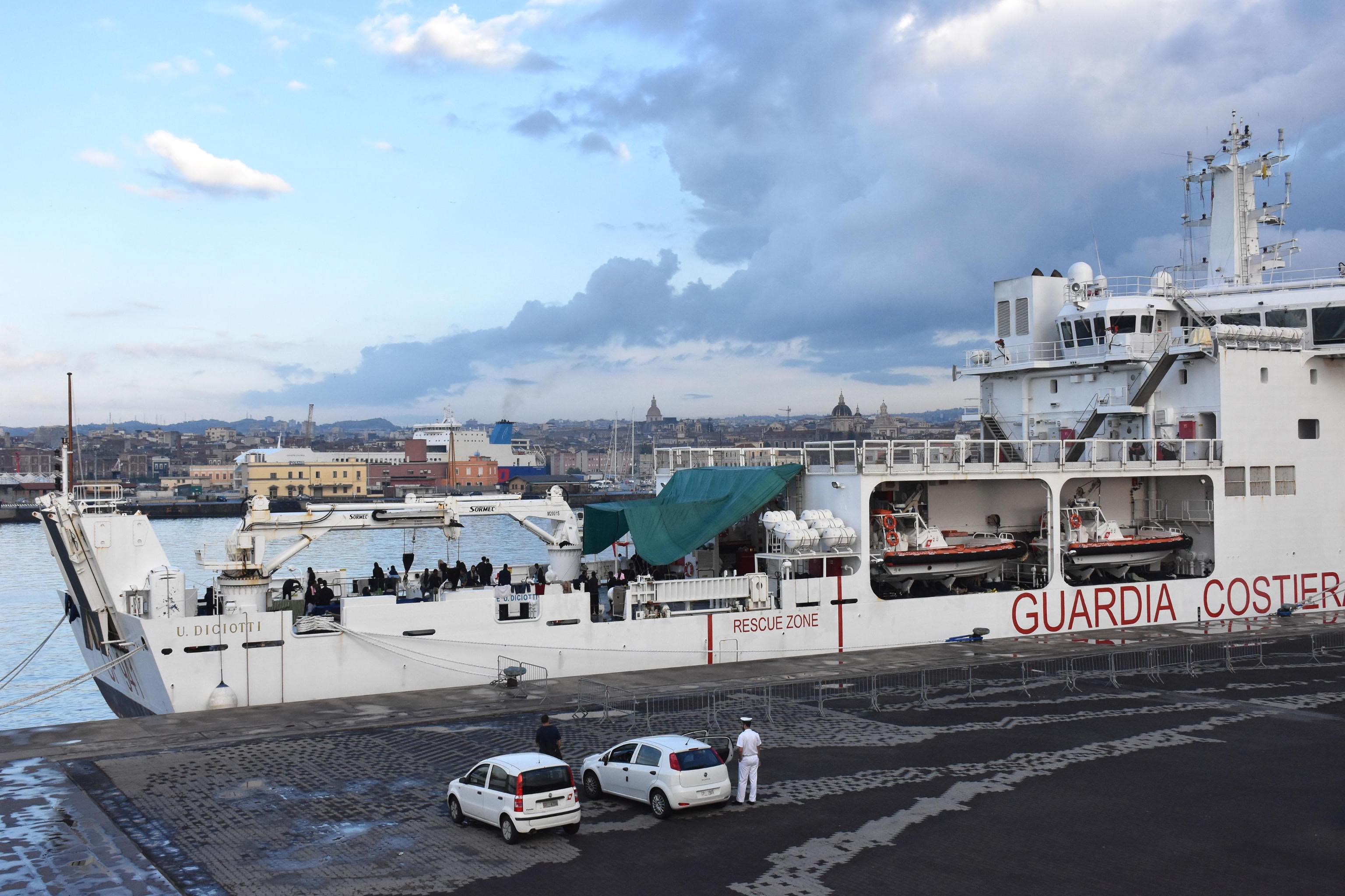 Niña murió en barco con 43 migrantes que naufragó mientras trataba de cruzar el Mediterráneo