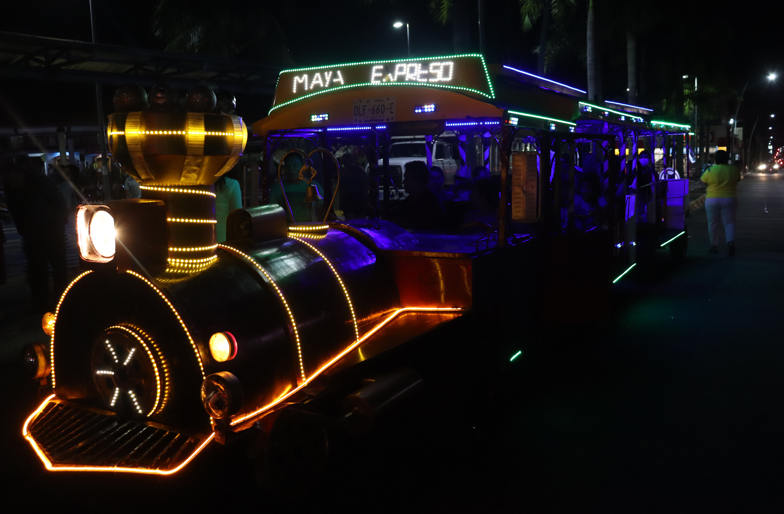 Tren navideño regala recorridos a niños migrantes en la frontera sur de México (FOTOS)