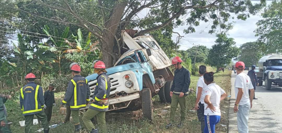 Accidente masivo dejó cinco muertos y 40 heridos en Cuba (Fotos)