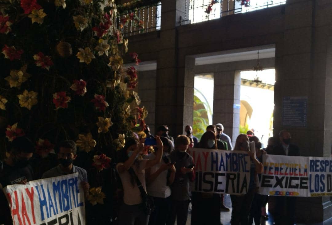 Al menos 40 salarios mínimos necesita un profesor universitario venezolano para cubrir la canasta alimentaria familiar