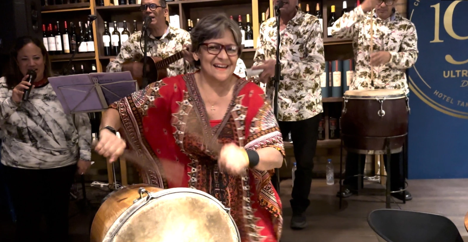 La profesora de química que anima la fiesta navideña en Venezuela (Video)