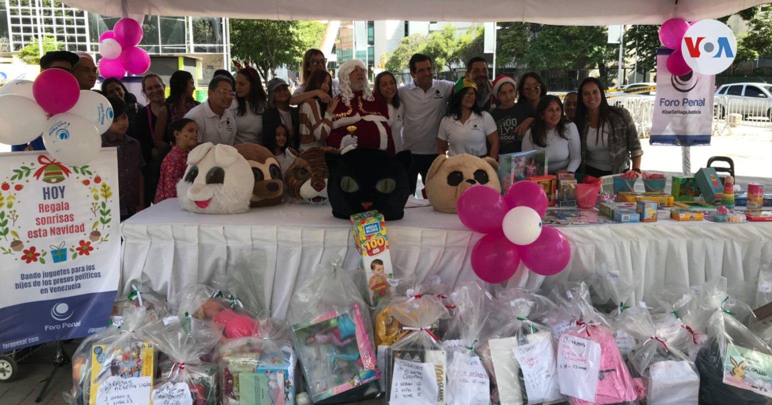 “Mi papá quiere que yo esté feliz”: hijos de presos políticos venezolanos reciben regalos en Navidad (Video)