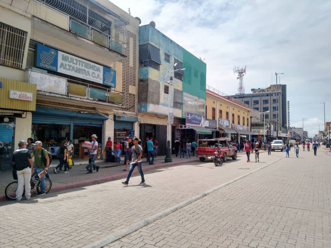 La violenta subida del dólar obliga a familias de Anzoátegui a reducir porciones de alimentos