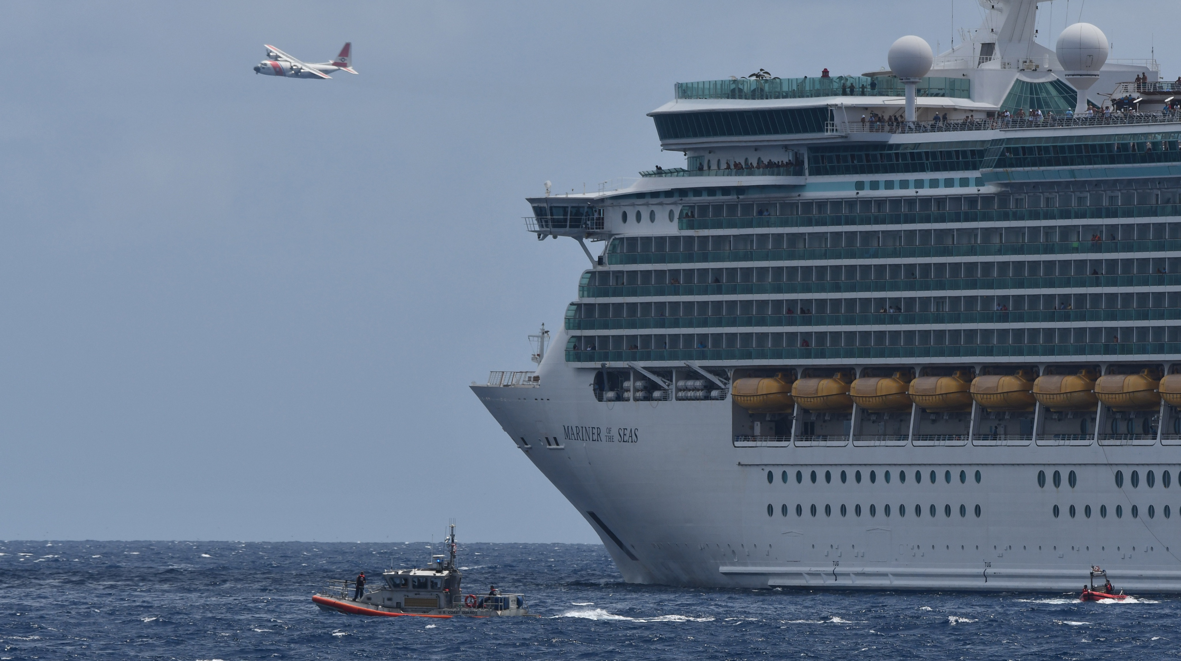 La historia del turista que cayó por la borda en un crucero y fue hallado vivo por la Guardia Costera de EEUU