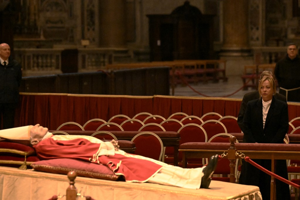 Se abrió la capilla ardiente para despedir a Benedicto XVI en la basílica de San Pedro