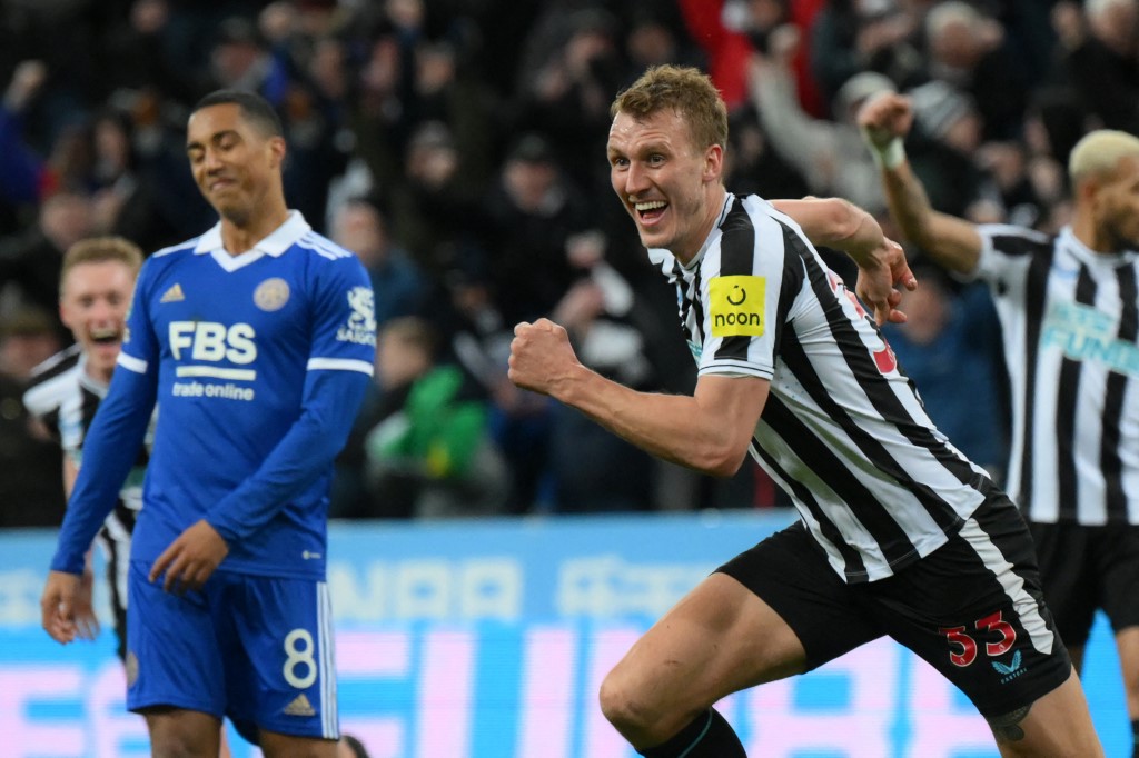 Dan Burn metió al Newcastle en semifinales de la Copa de la Liga