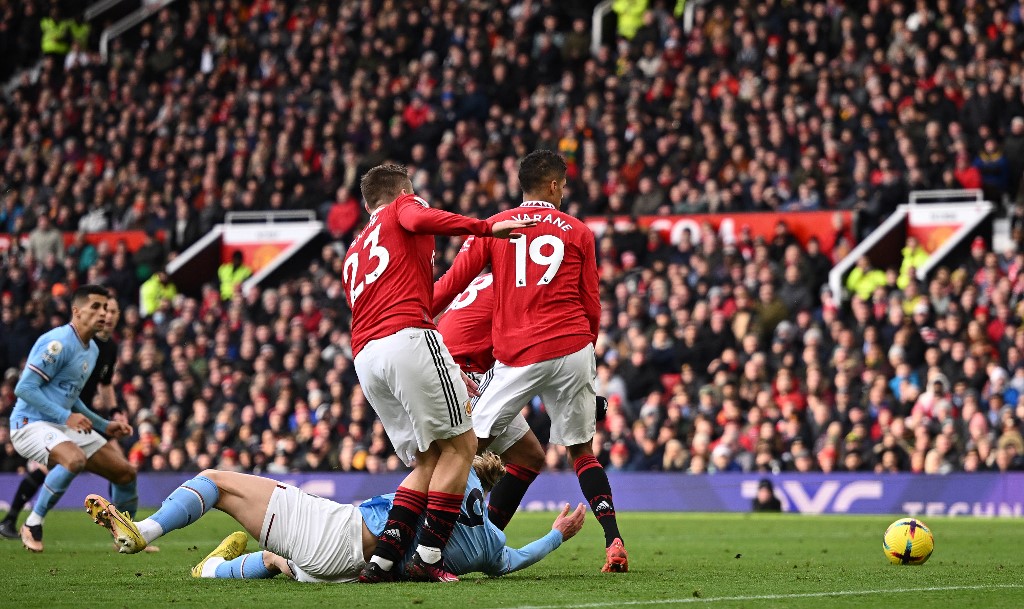 El Manchester United remontó y se llevó la victoria frente al City