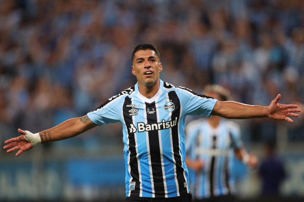 Luis Suárez brilló en su debut con un triplete para el Gremio