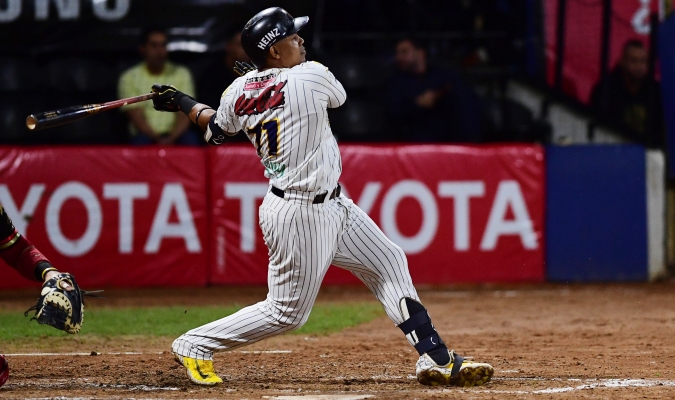 Leones del Caracas remonta y gana el segundo de la Gran Final este #24Ene