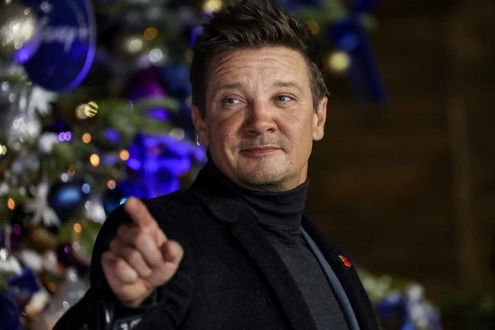 Jeremy Renner: Cómo fue el accidente que dejó en estado crítico al actor de Marvel