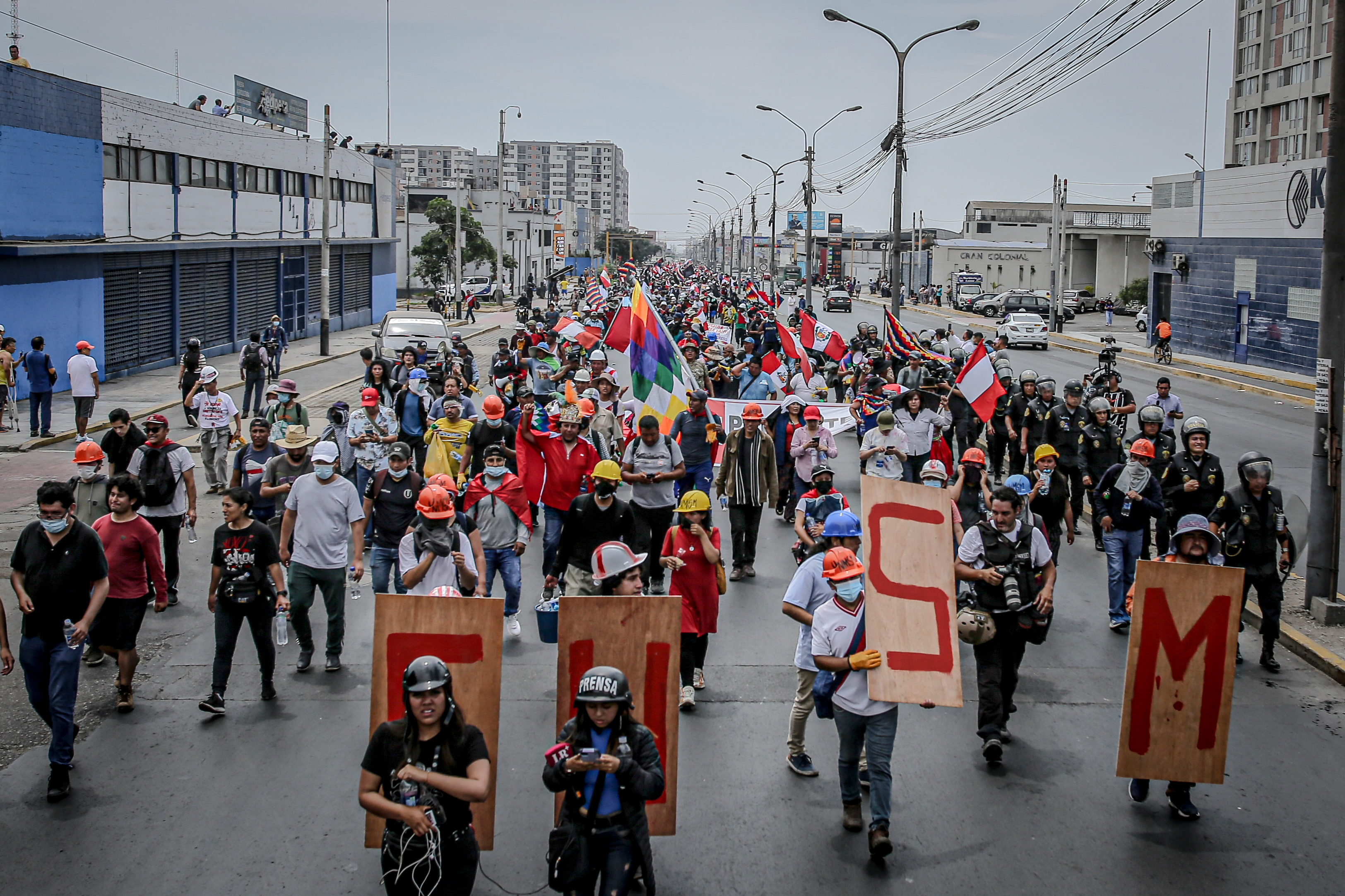 Intentaron asaltar el aeropuerto de Arequipa durante las manifestaciones en Perú