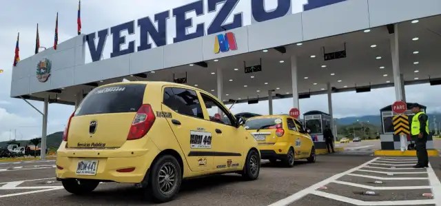 Colombian taxi drivers, victims of the military “rattling” in Venezuela after the reopening of the border bridge