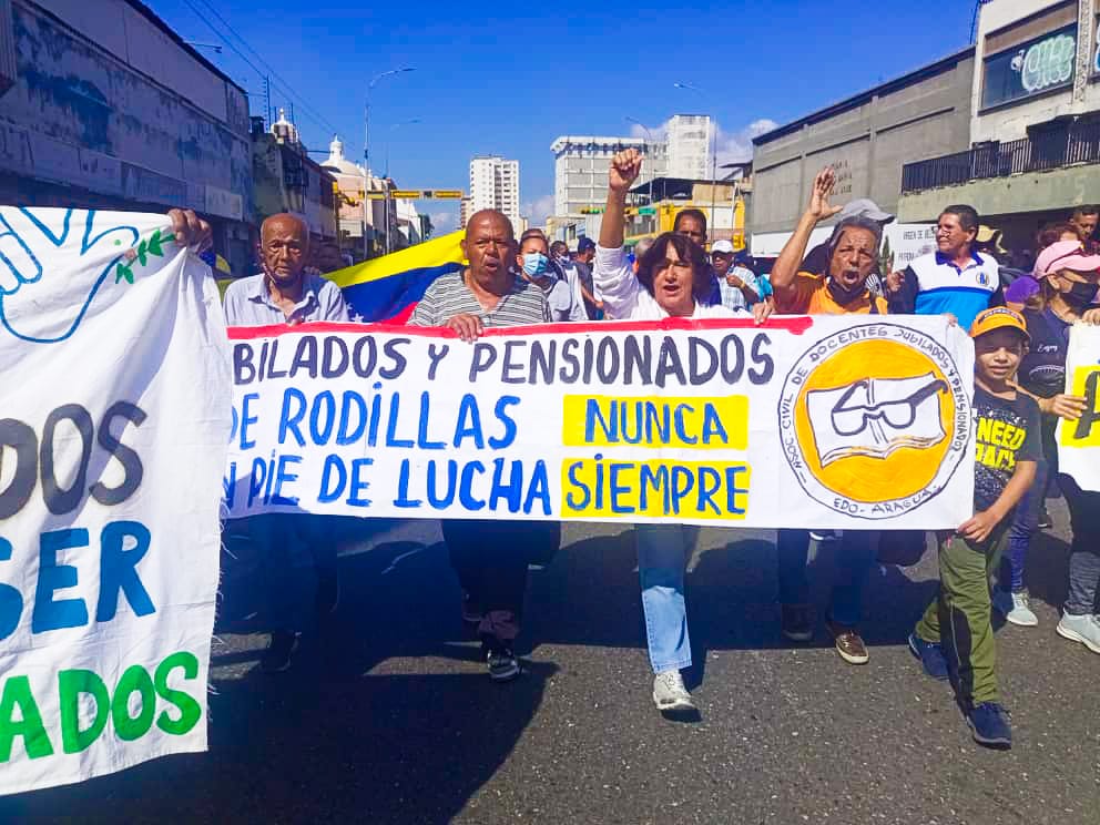 Maestros aragüeños se restean y continúan en las calles exigiendo sus derechos