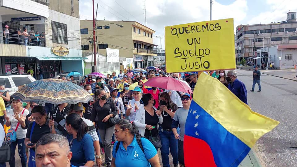 Educadores en El Tigre no hicieron caso a las amenazas de supervisores y salieron a marchar