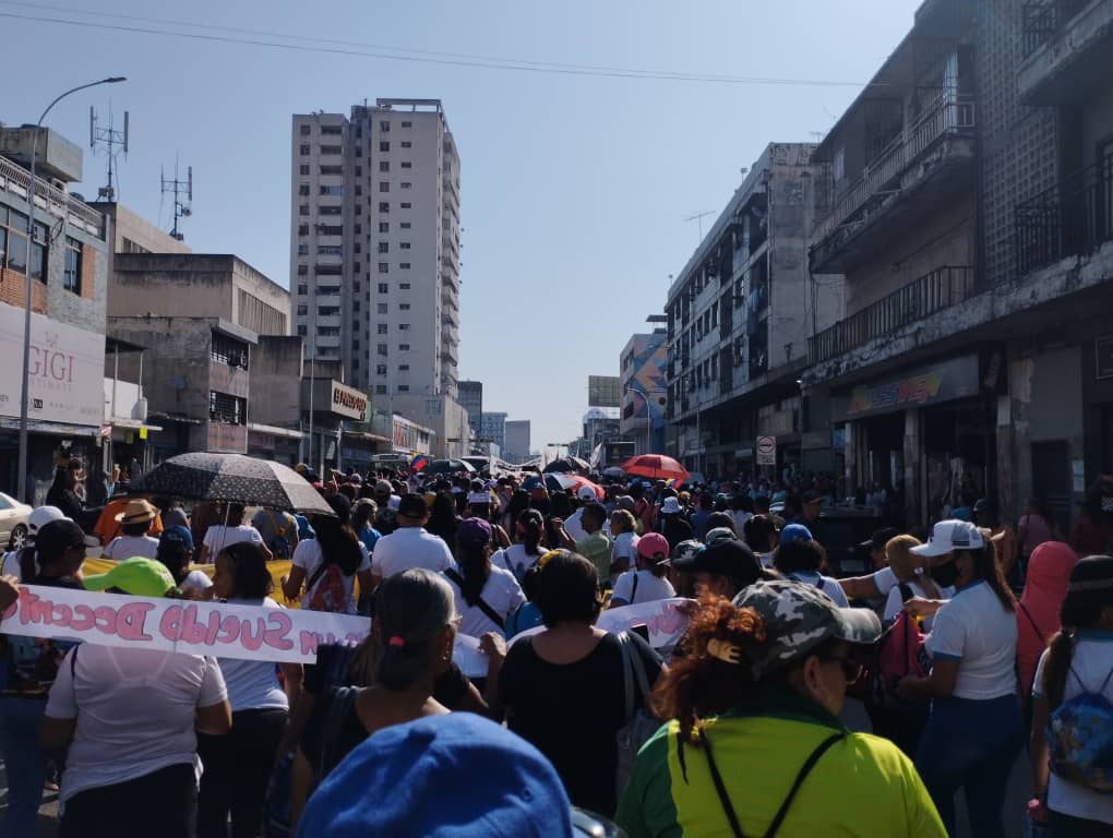 Maestros de Aragua están “mamados” de los “bonos de hambre” y siguen en la calle por un salario justo