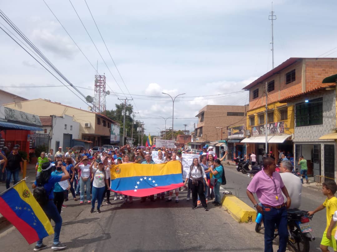 “Respeten a los maestros”: El grito de los docentes del occidente de Carabobo que salieron a marchar este #23Ene