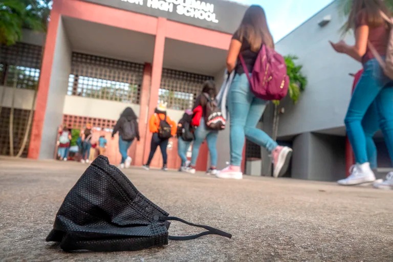 Escuelas de Miami-Dade ven un alto incremento de registros por la llegada de nuevos migrantes