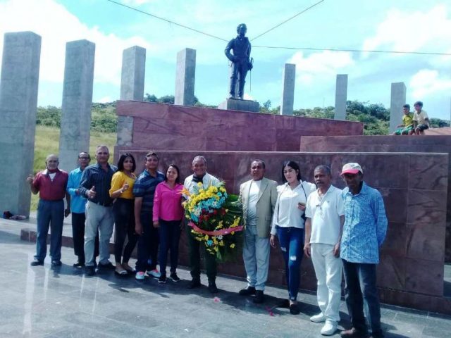 Equipo de Proyecto Guayana en el cerro El Gallo en San Félixdonde se realizó la batalla libertadora de Chirica.