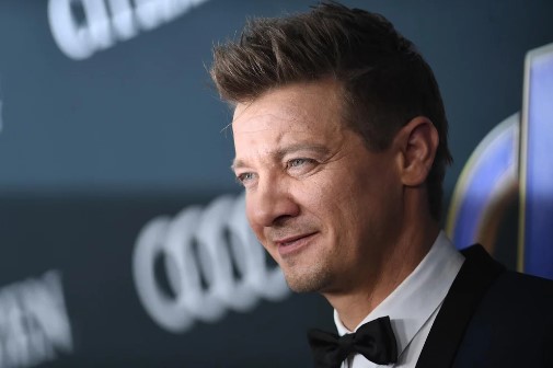 Los secretos de Jeremy Renner: su insólito primer trabajo pago de actor y las fotos desnudo en la batalla con su ex