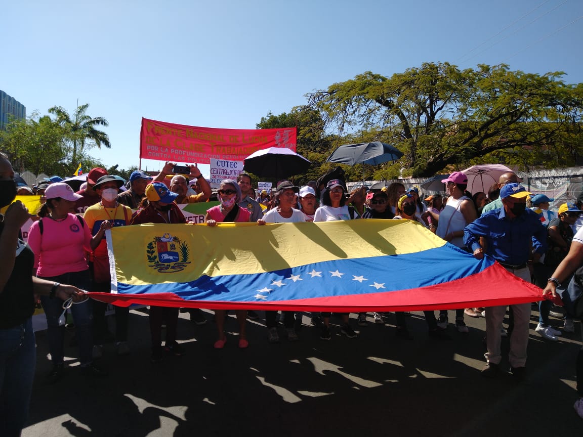 Docente en Carabobo: “Lloro de impotencia al ver que no tengo nada que ofrecerle a mi familia”