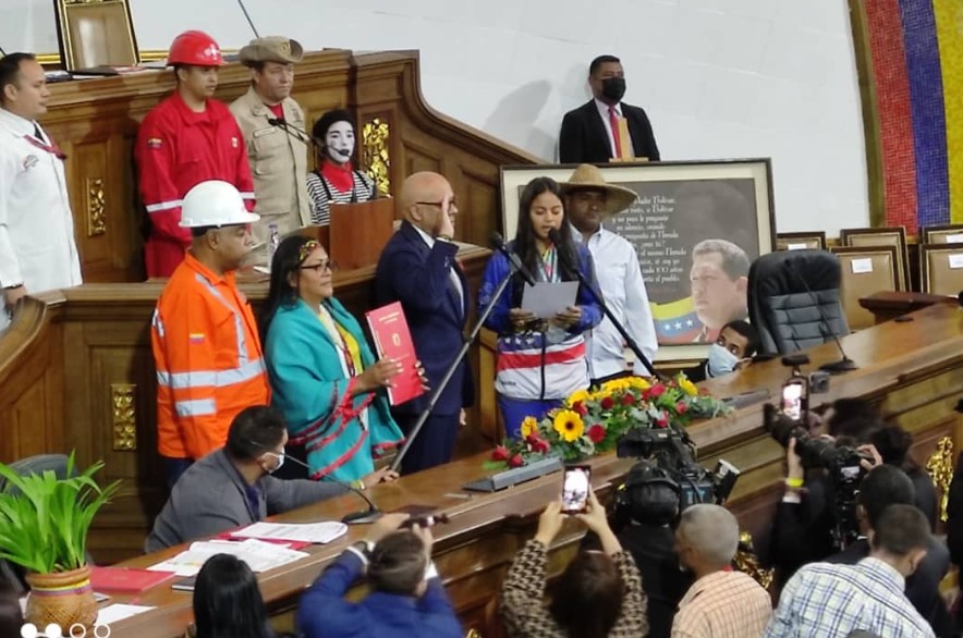 Jorge Rodríguez no desaprovechó la oportunidad para tirarle flores a Maduro y estar “rodilla en tierra”