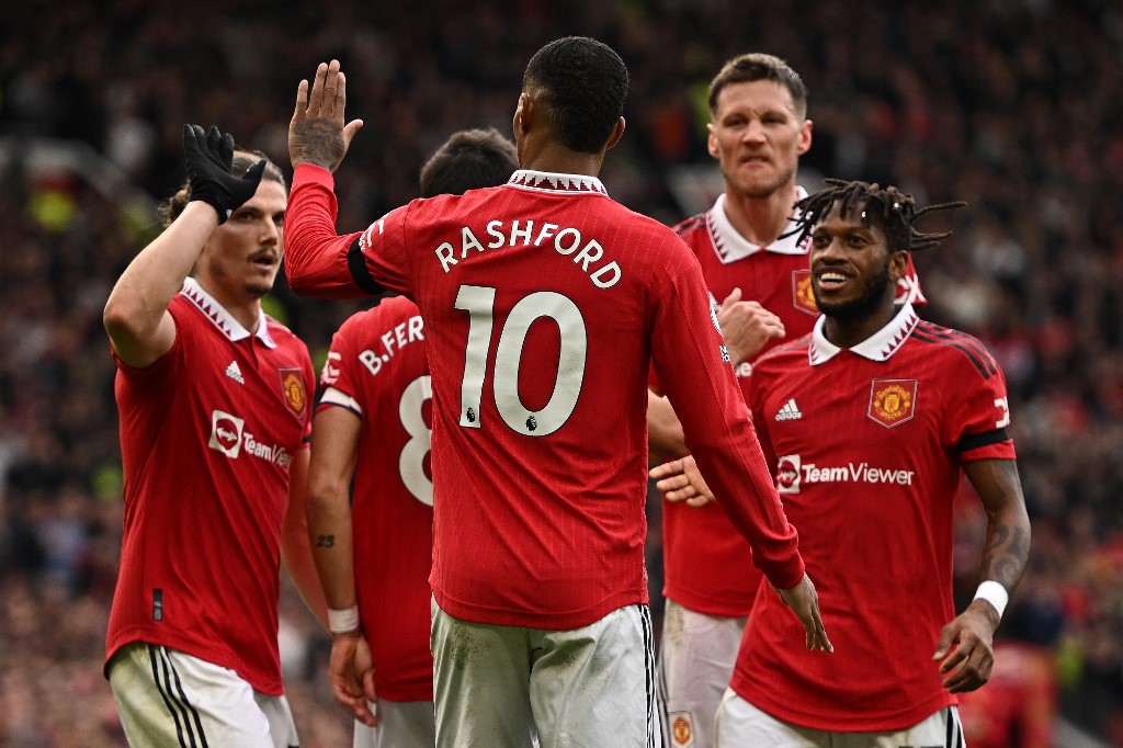 Manchester United goleó al Leicester City y sigue en la pelea para clasificar a la Champions