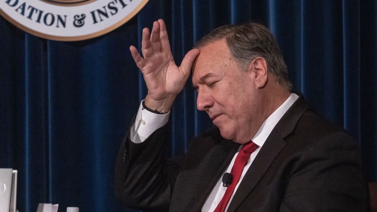 “Una vergüenza mundial”: Mike Pompeo se burla de Joe Biden por tardía respuesta frente a los globos chinos