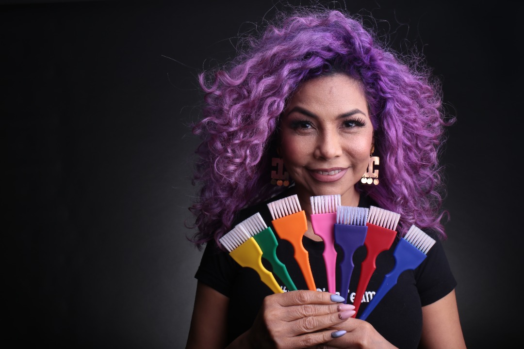 Gina Rojas, de odiar a las peluqueras a convertirse en la reina de la decoloración en Venezuela