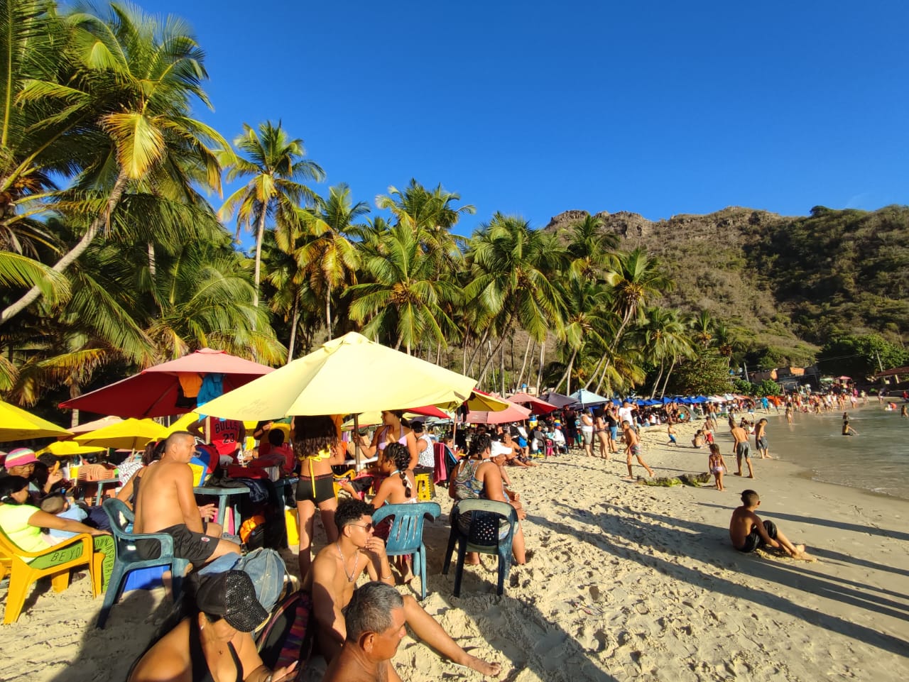 Reportan gran afluencia de turistas hacia las costas aragüeñas