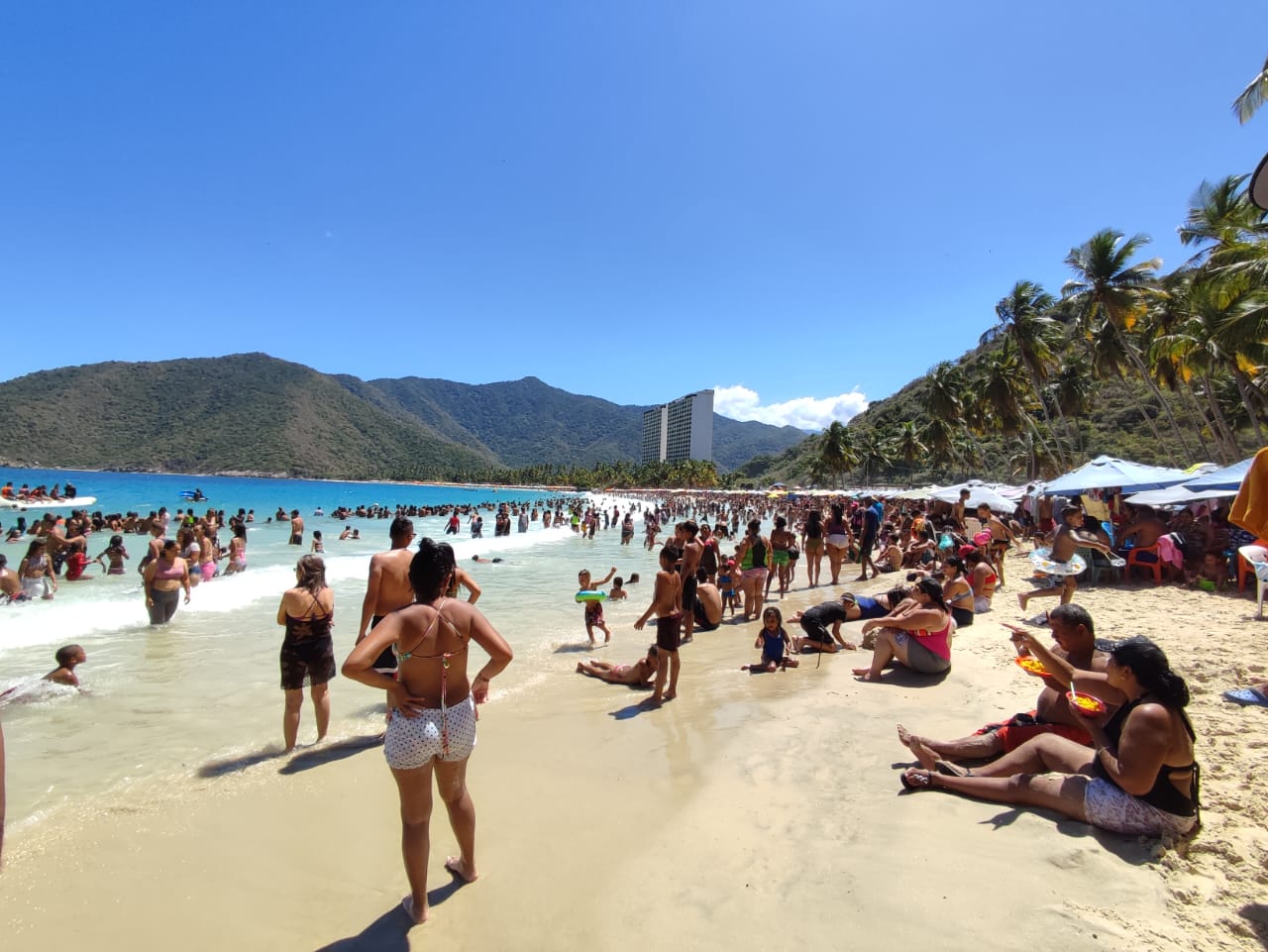 Aragüeños necesitan unos 30 dólares para disfrutar un día de playa