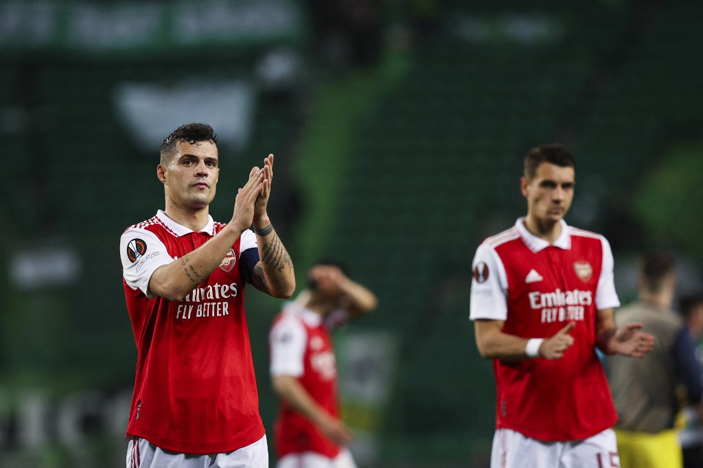 Arsenal empató con Sporting de Lisboa y tendrá que decidir su pase a cuartos en Londres